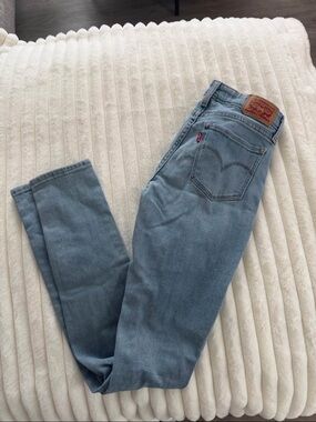 Levi's Light Wash Women's Skinny Jeans